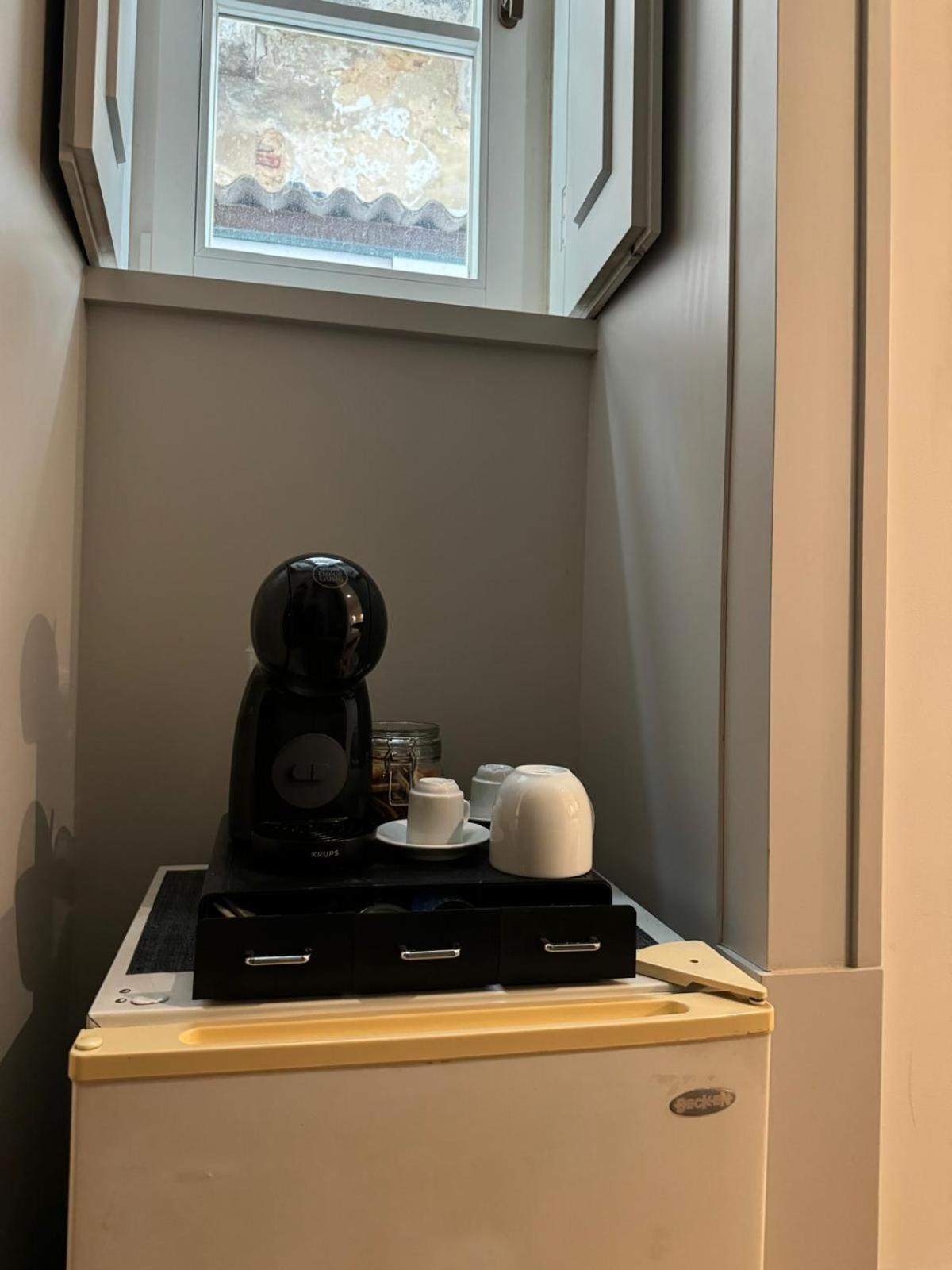 Double Room With Private Wc In Shared House In Downtown リスボン エクステリア 写真